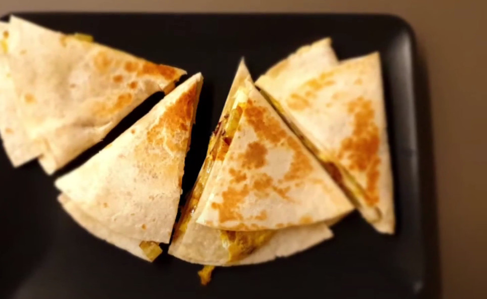 NEZAMENJIVA! Tortilja sa topljivim sirom - prste da poližete