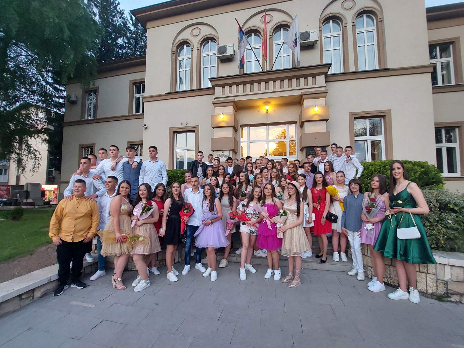 ZASIJALO BERANSKO KORZO Tradicionalna šetnja polumaturanata okupila veliki broj građana!