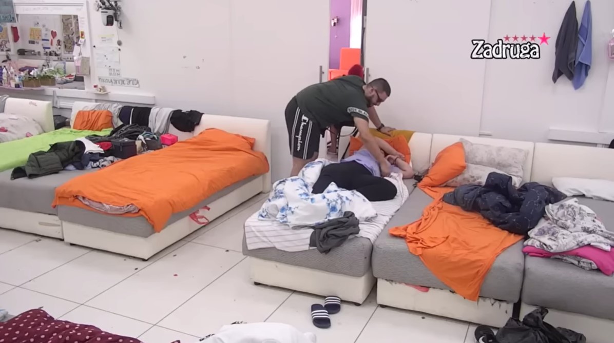 ZOLANDER NA 100 POSTO! Pokrao Milju dok je spavala! (VIDEO)
