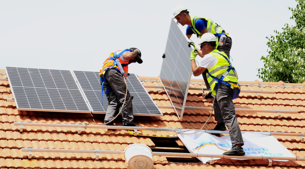 EPCG: Postavljen prvi solarni panel u Nikšiću