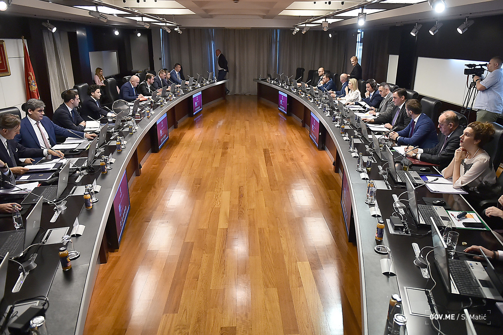 VLADA CG: Dodijeljeno 409 ekonomskih državljanstava, više od 2/3 građanima Ruske Federacije