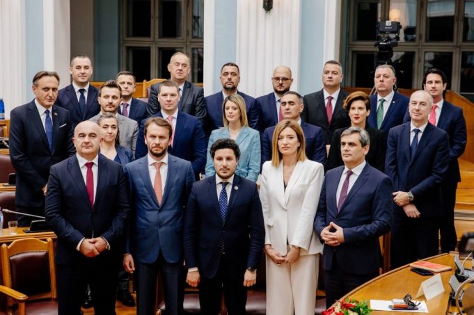 Manjinska vlada u tehničkom mandatu imenovala 64 funkcionera