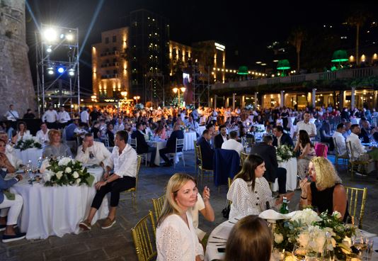 SPEKTAKULARNO VEČE! Budva još jednom pokazala zašto je NAJPOPULARNIJA turistička destinacija u regionu (FOTO/VIDEO)