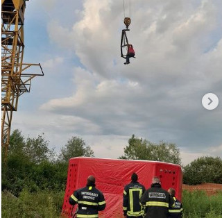NEOBIČNA KRAĐA Lopova spašavali vatrogasci