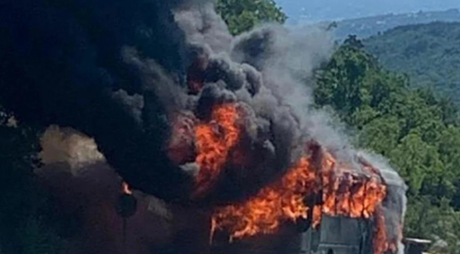 ZAPALIO SE AUTOBUS U HRVATSKOJ Zahvatio ga požar dok je prevozio djecu na ekskurziju