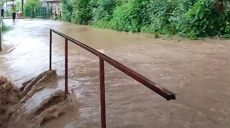 VELIKE POPLAVE U BIH Stotine kuća pod vodom, najavljene i nove obilne padavine (VIDEO)