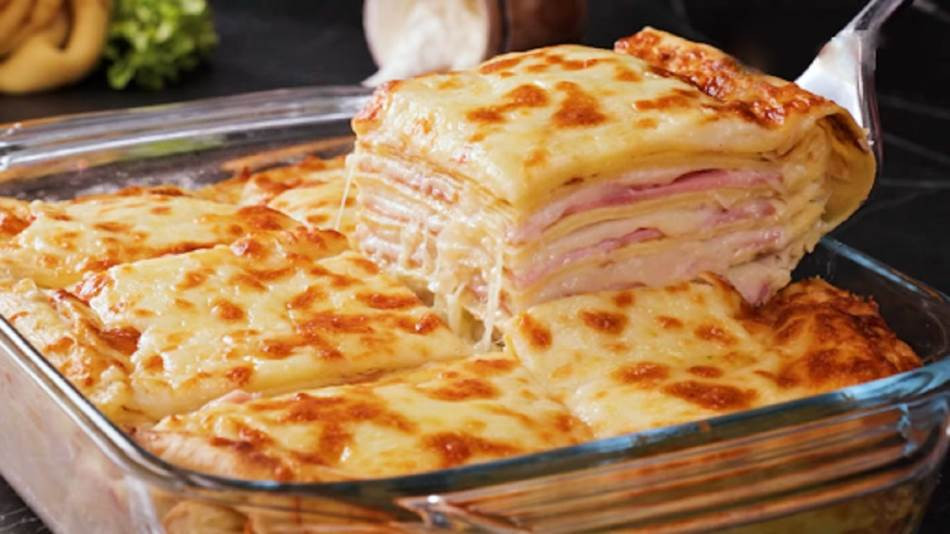 LAŽNE LAZANJE SA PALAČINKAMA: Red šunke i kačkavalja, pa sve zaliveno bešamelom – tope se u ustima! (VIDEO)