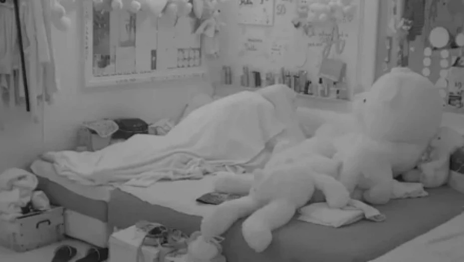 BRUTALAN SE*S DALILE I CARA! Žestoko divljanje Mujićeve i Filipa naočigled svih zadrugara, skandalozne scene u rijalitiju (VIDEO +18)
