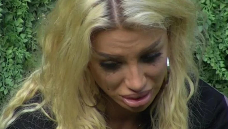 ALEKSANDRA SE BACALA PO ZADRUZI Nikolićeva plakala na sav glas, Dejan pokušao da je smiri
