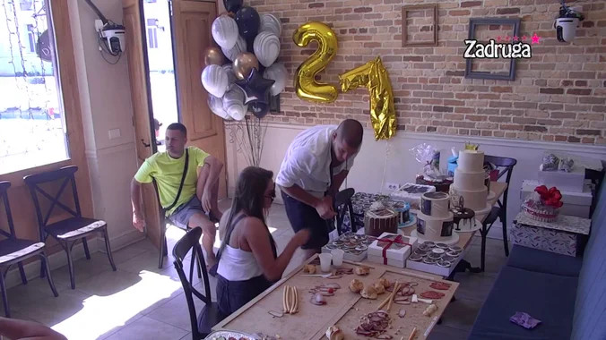 SAD JE SVE JASNO? Zadrugari pokazali da nemaju LIJEPO MIŠLJENJE o Dejanu, nikad manje ljudi na proslavi rođendana! (VIDEO)