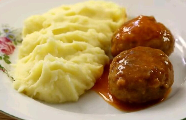 RUČAK KOJI NIKO NE ODBIJA: Ćufte i pire krompir! (RECEPT)