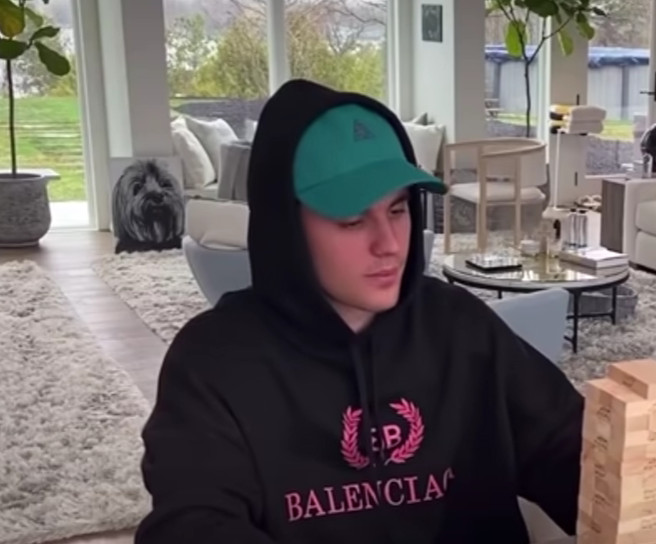 ŠOK! DŽASTIN BIBER PARALIZOVAN! Oduzela mu se CIJELA STRANA LICA!