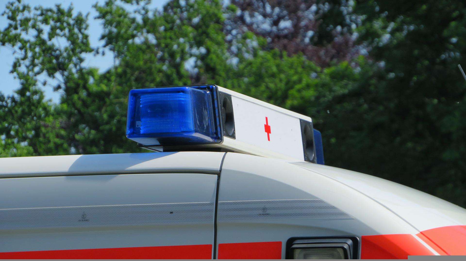 UDAVIO SE TURISTA NA PELJEŠCU Automobilom upao u more s visine od 4 metra
