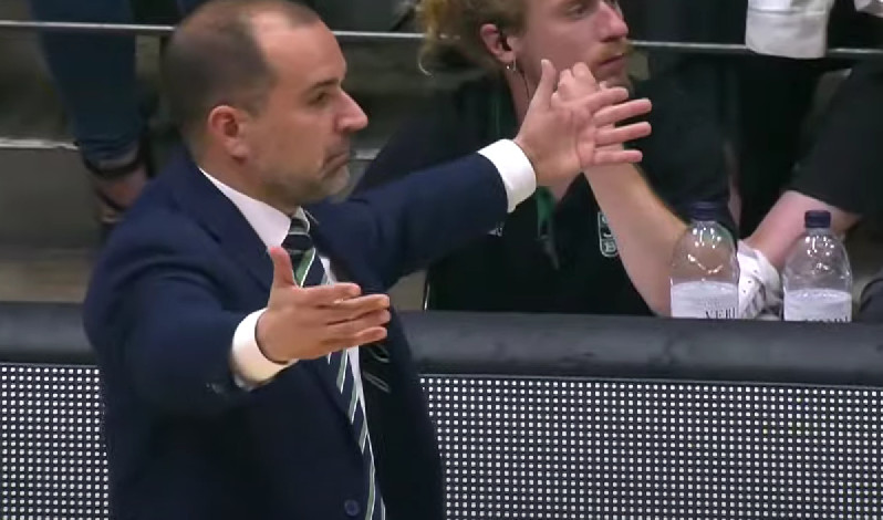TRENER HUVENTUDA BIJESAN NA JASIKIVIČIJUSA On je nepristojan!