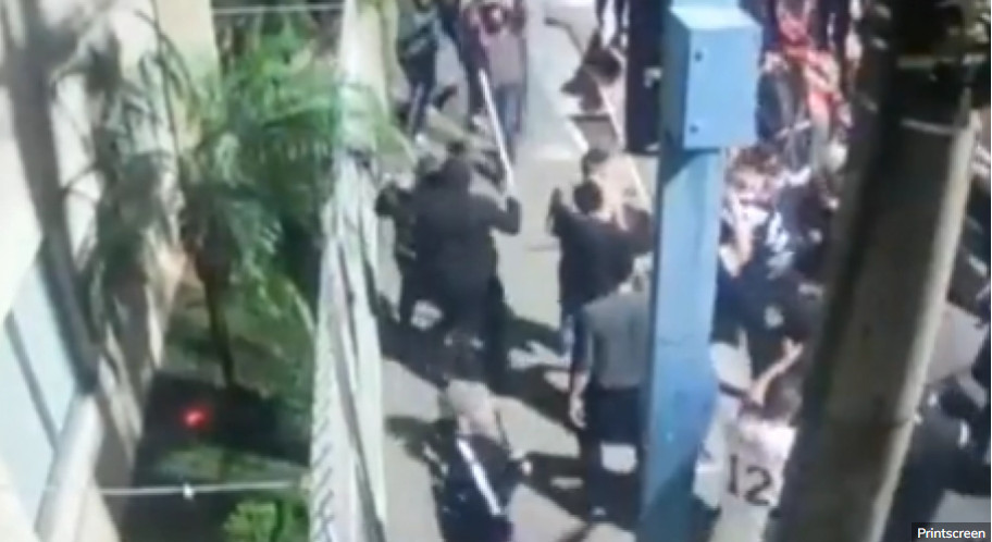 HOROR SCENE Potpuni haos posle derbija, nastradao mladi navijač (VIDEO)