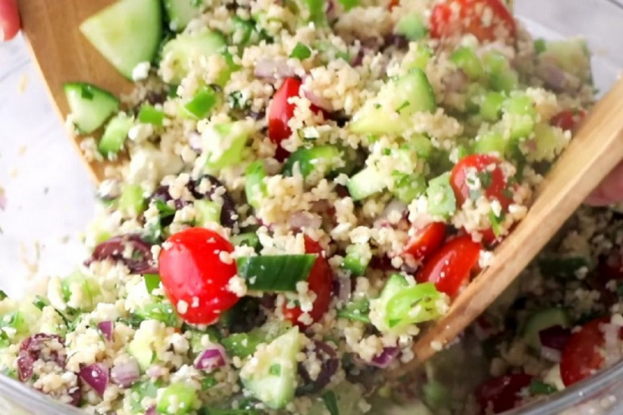 GRČKA KUS-KUS SALATA: Jednostavan i lak obrok koji će vas ODUŠEVITI!
