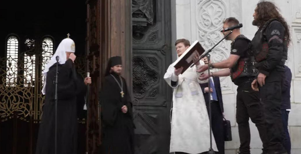 "Noćni vukovi" donijeli patrijarhu Kirilu ikonu iz manastira Ostrog (VIDEO)
