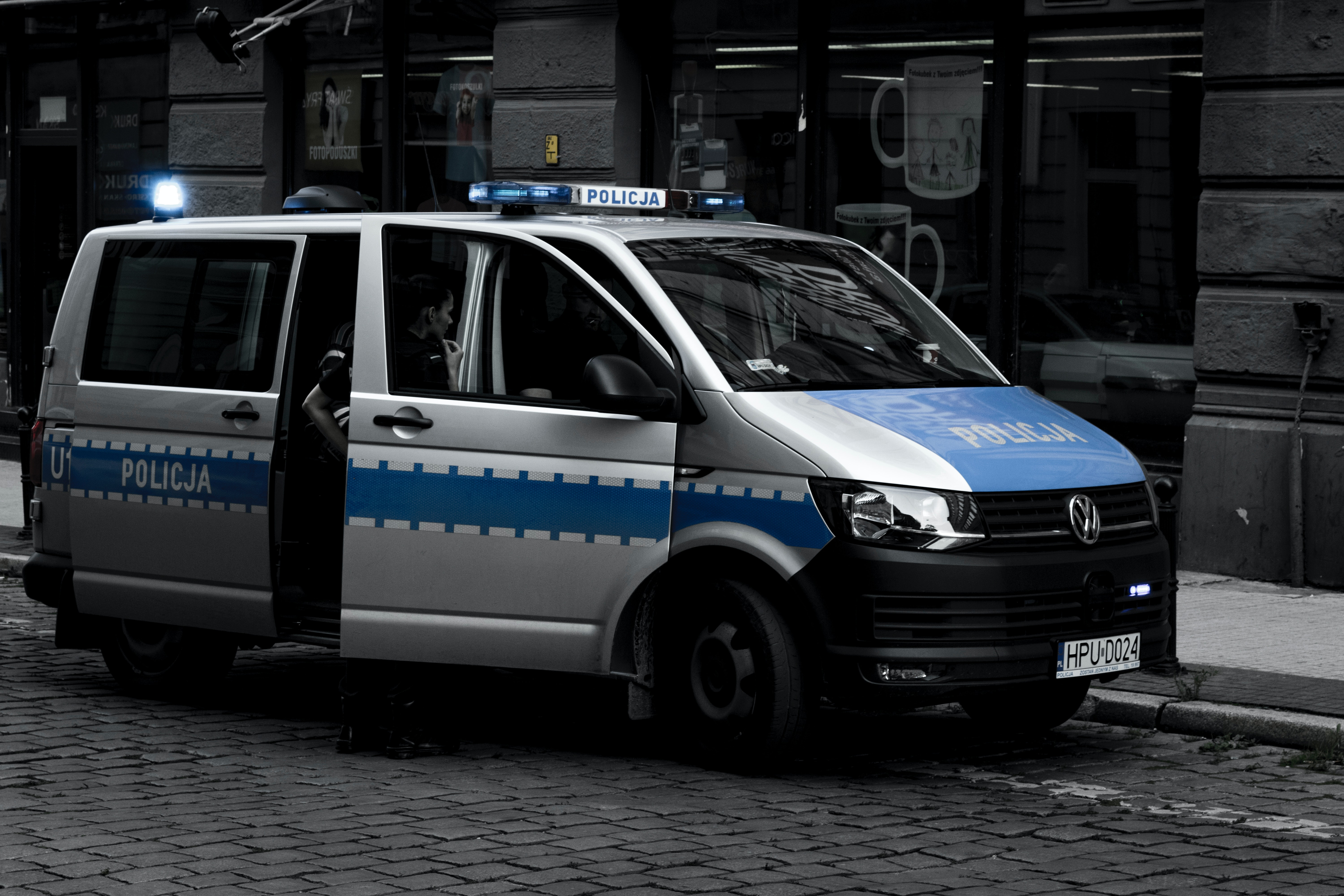 POHAPŠENI BOGATI SRBI U ŠPANIJI: Policija pronašla uzgajivače marihuane - lisice stavljene sedmorici srpskih državljana