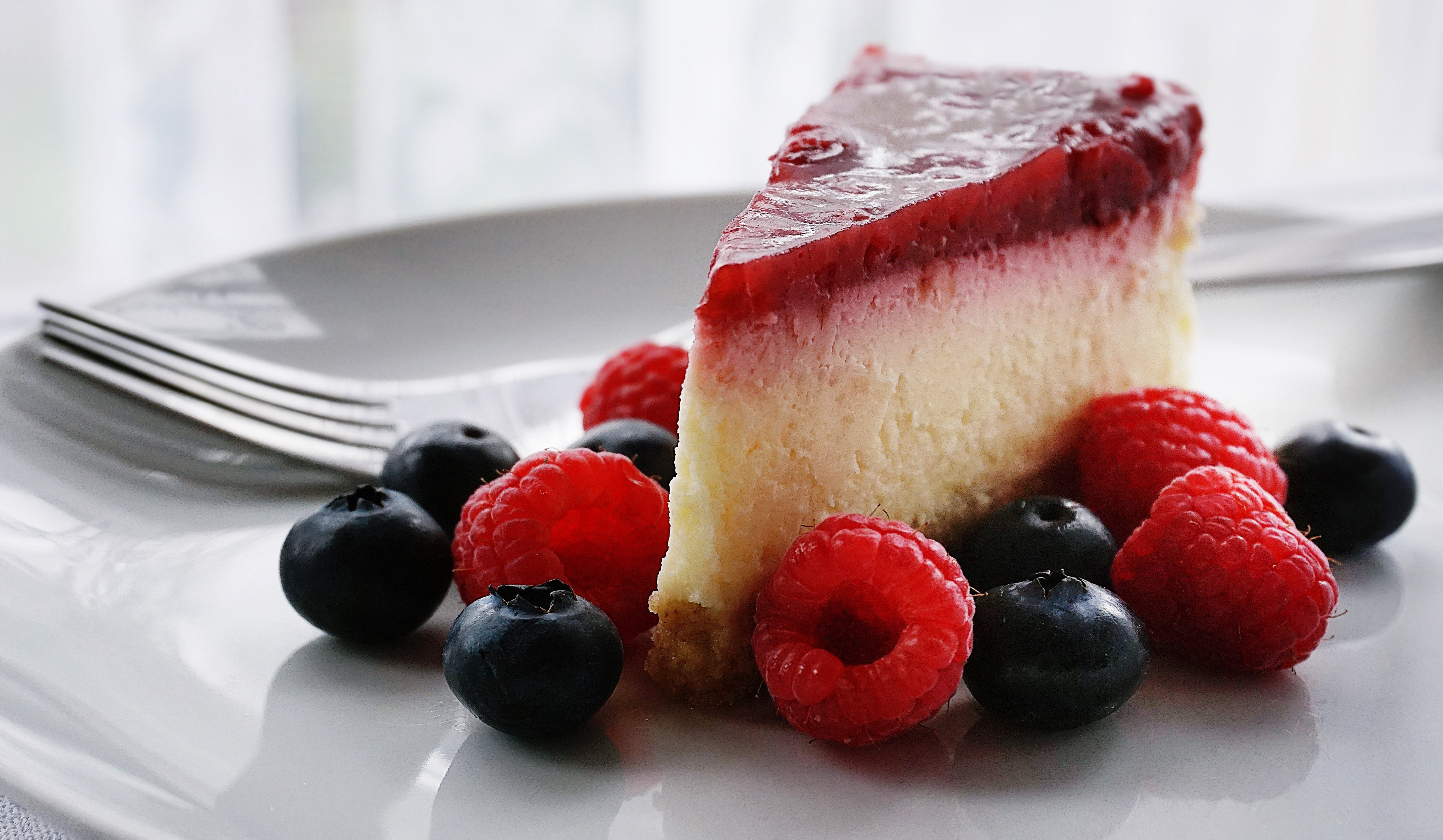 RECEPT ZA OSVEŽAVAJUĆI KOLAČ Čizkejk sa malinama