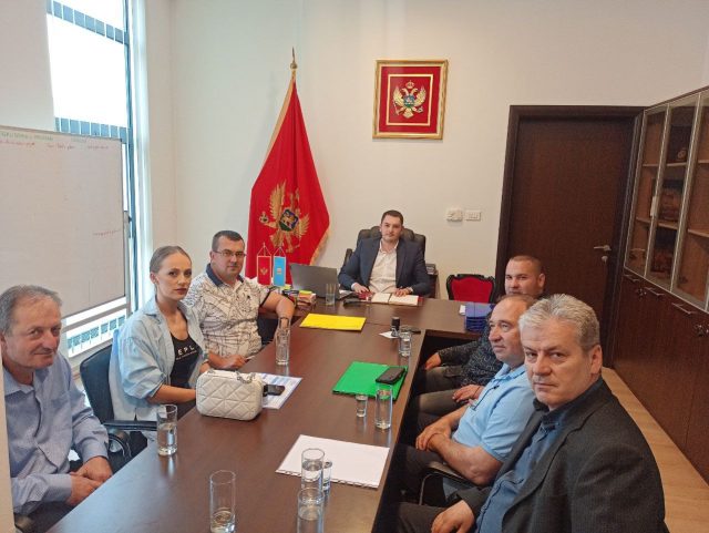 DELIĆ URUČIO UGOVORE Bespovratna sredstava za pet poslodavaca koji su registrovani u Mojkovcu