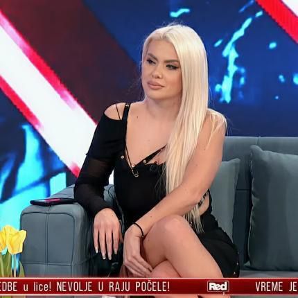 SANJA STANKOVIĆ DOŽIVJELA NEZGODU Voditeljka zadobila ozbiljnu povredu, pa priznala da je malo falilo da se onesvijesti od bolova