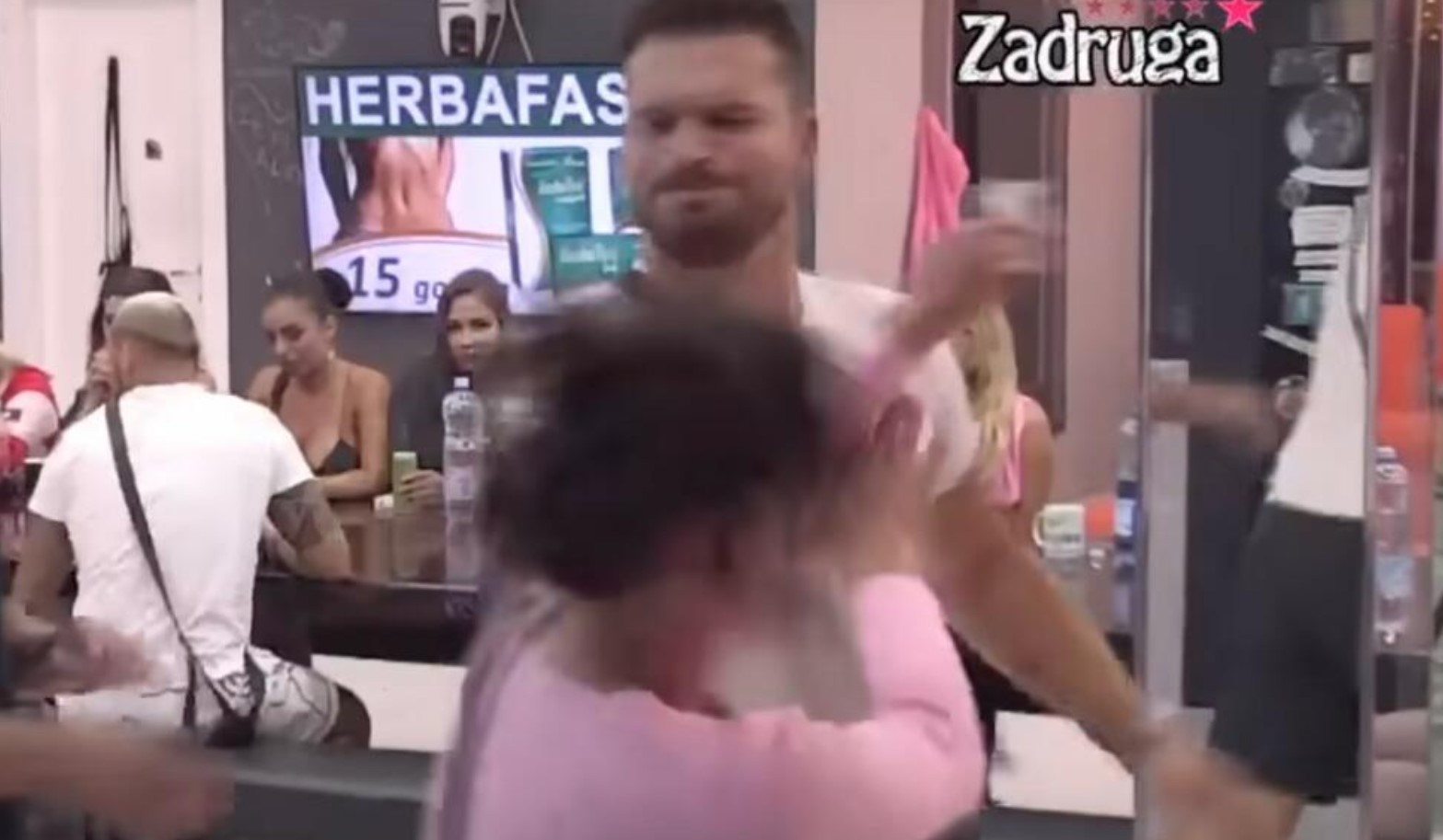MONSTRUOZNO! Marko opalio ŠAMAR TRUDNOJ VIKI! (VIDEO)