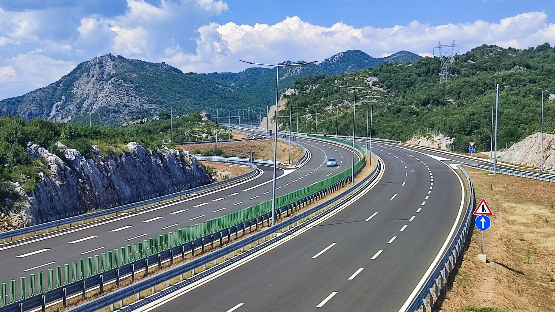 Vučić otvorio 5,5 kilometara autoputa i zatražio od EU "još 60-70 miliona evra"