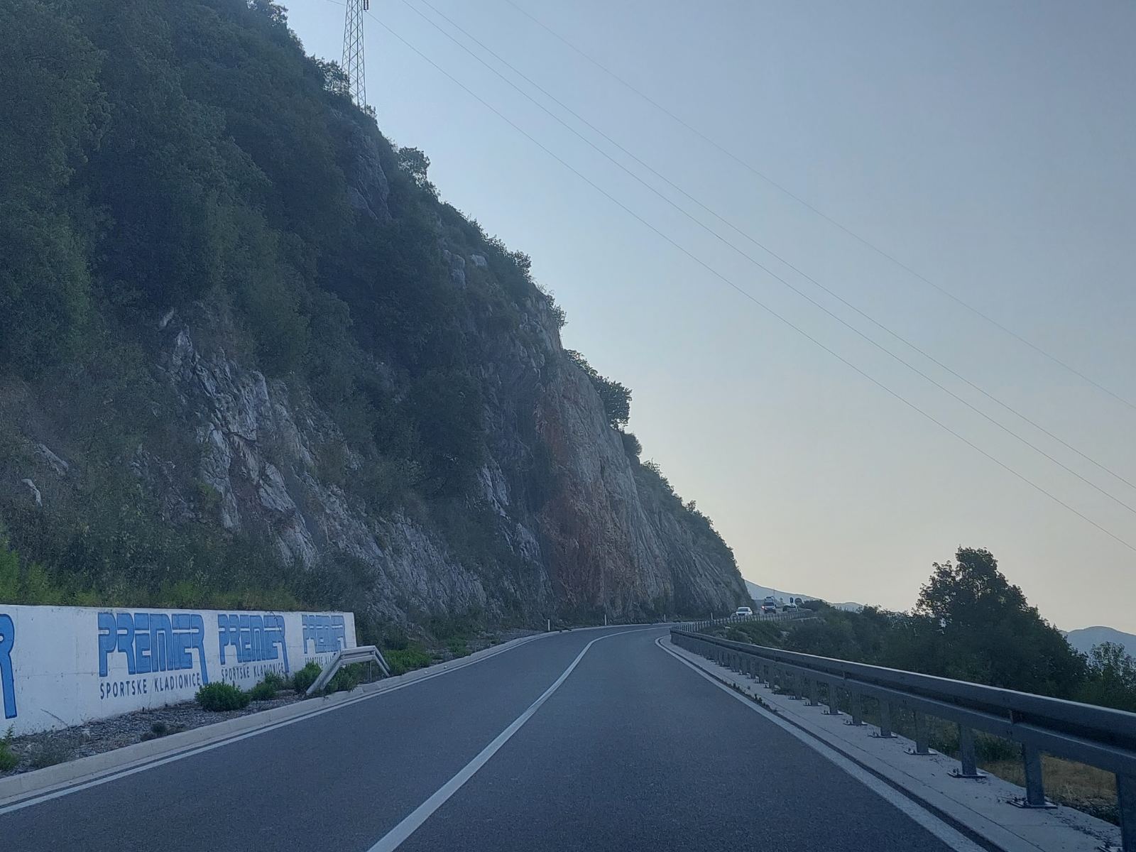 STANJE NA PUTEVIMA: U zonama radova mogu se očekivati povremeni zastoji ili ograničenja