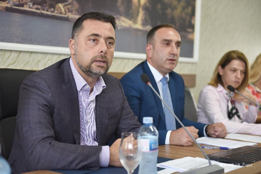 ĐUROVIĆ U ULCINJU Sezona nije loša kako se predstavlja u javnosti, vješto se spinuje