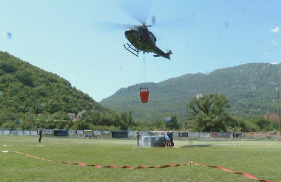 HERCEG NOVI: Širi se požar, očekuje se pomoć iz vazduha
