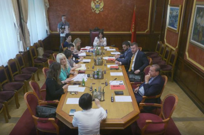 O IZBORIMA NEKI DRUGI PUT Odgođena sjednica Ustavnog suda