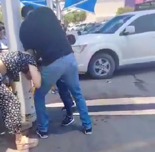 SIJEVALE PESNICE Potukle se žena i ljubavnica, muž i dijete pokušavali da ih razdvoje (VIDEO)