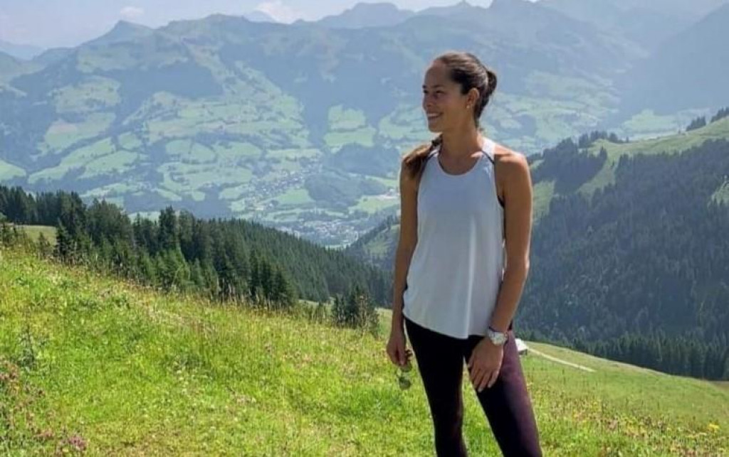 ANA IVANOVIĆ U SLOBODNOM IZDANJU Alke drže i gornji i donji deo kupaćeg