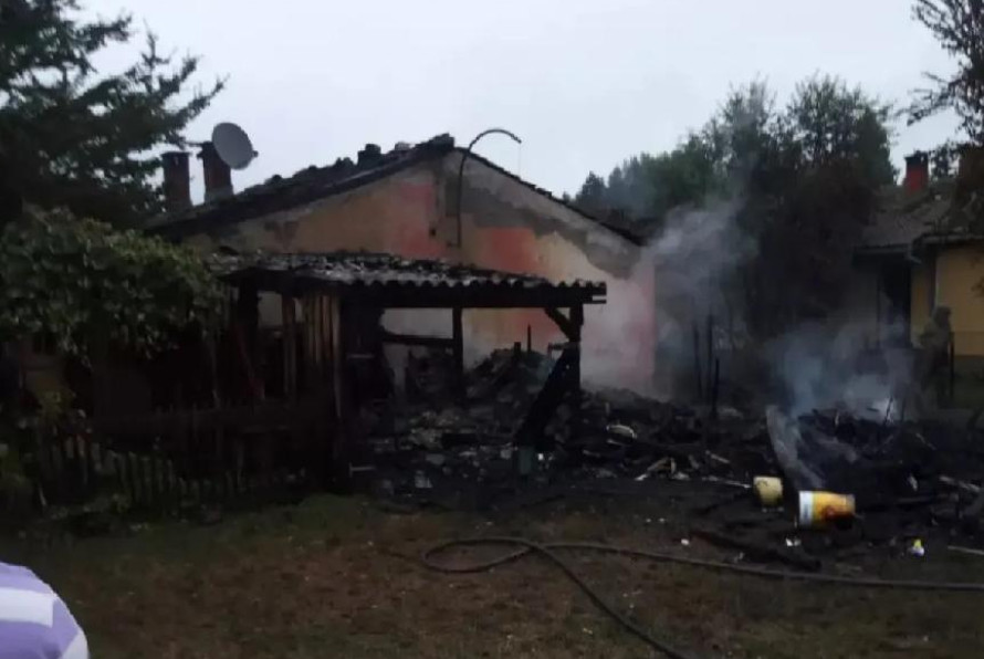 POŽAR U BERANAMA Izgorela tri pomoćna objekta i dio krova barake
