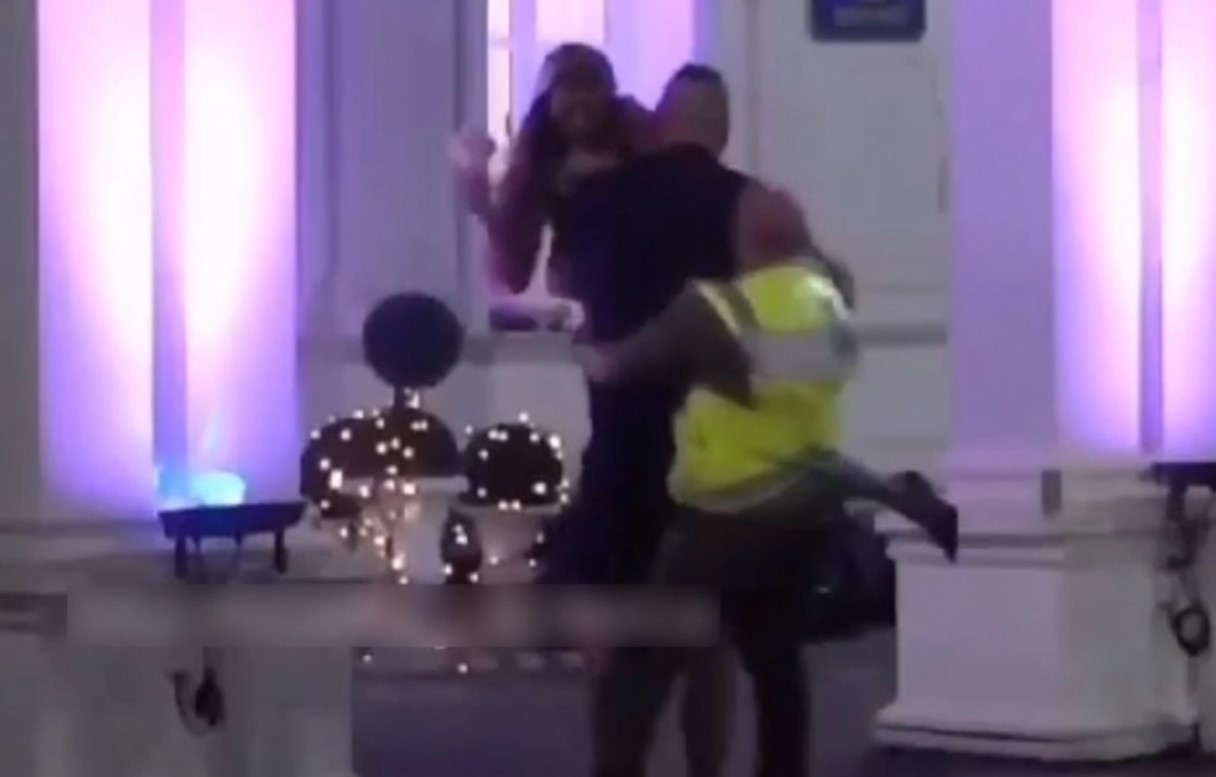 JEZIVA TUČA U ZADRUZI! Filip Car nasrnuo na OBEZBEĐENJE! (VIDEO)