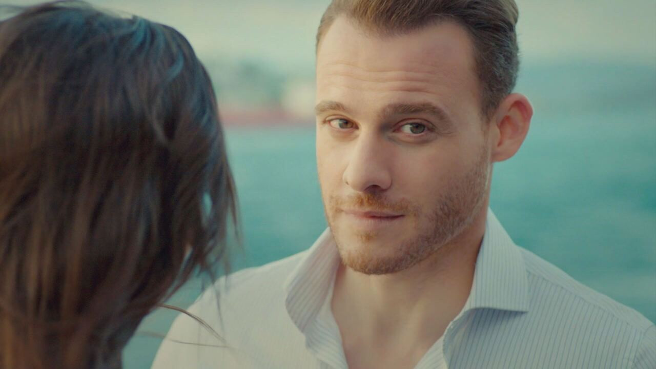 PONOVO NA METI FANOVA Kerem Bursin digao buru izjavom!