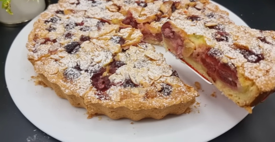 TART SA VIŠNJAMA: Domaće prhko tijesto i vanila fil - neodoljiv slatkiš za koji se traži parče više (VIDEO)