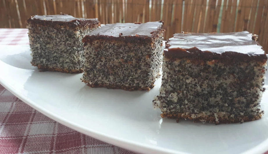 SOČAN I SLASAN KOLAČ SA MAKOM: Lak recept za preukusnu poslasticu