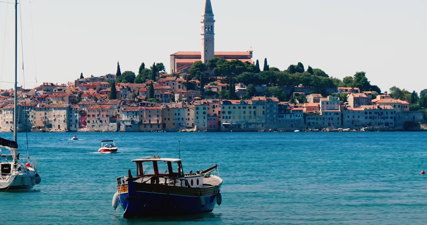 BEZ TUŠIRANJA NA PLAŽAMA U Istri uvedene restrikcije vode