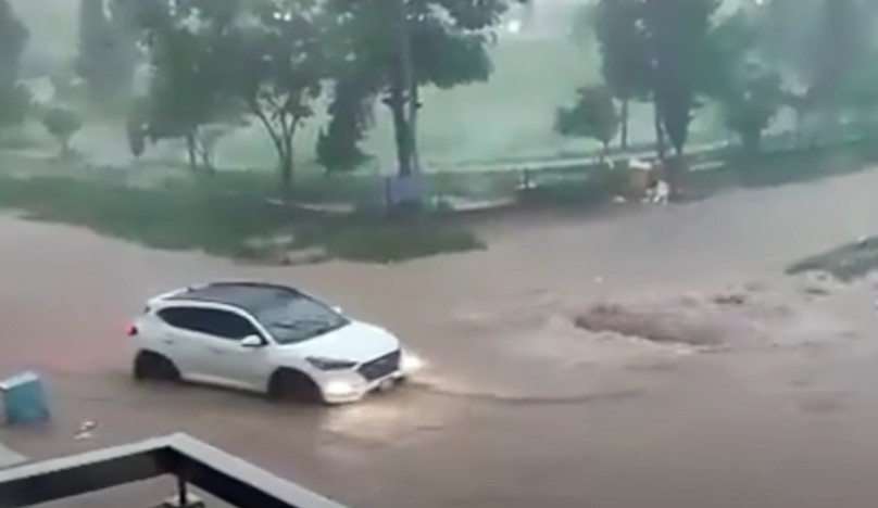STRAVIČNE POPLAVE U KINI: Najmanje 12 osoba izgubilo život, još 12 se vodi kao nestalo