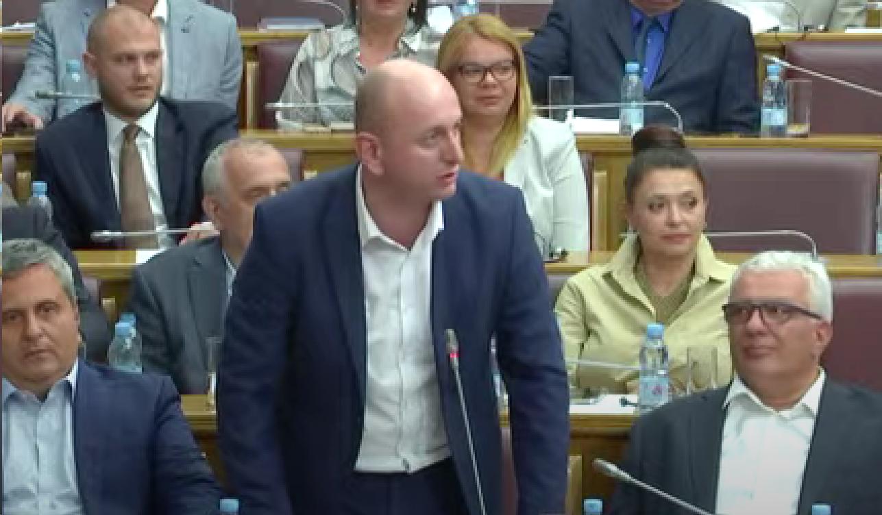 ŠTA SE KRIJE IZA ZAKONA O ZETI Knežević: Žrtvuju se interesi 20.000 građana da bi Dritanov šofer prešao cenzus