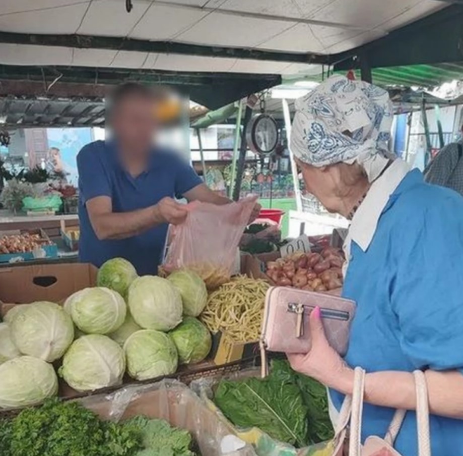 UHVAĆENA NA PIJACI Lepa Lukić na meti slučajnih prolaznika!