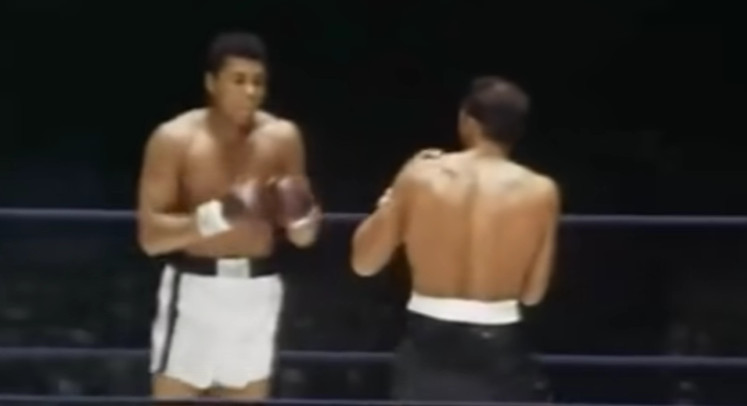 NAJVEĆI IKADA Pojas Muhameda Alija prodat za 6.180.000 dolara (FOTO)