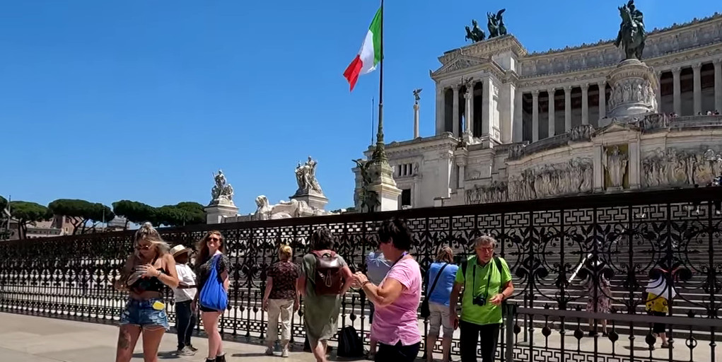 VRUĆINE I SUŠA PRITISKAJU ITALIJU Uvodi se vanredno stanje, na snazi mnoge mjere za restrikciju vode