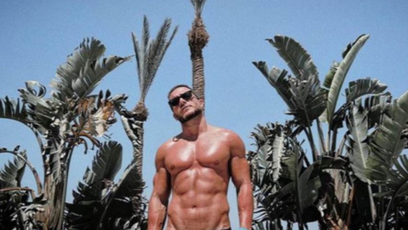 OPA BATO! Saša Kovačević pokazao IZVAJANO TIJELO! (FOTO)