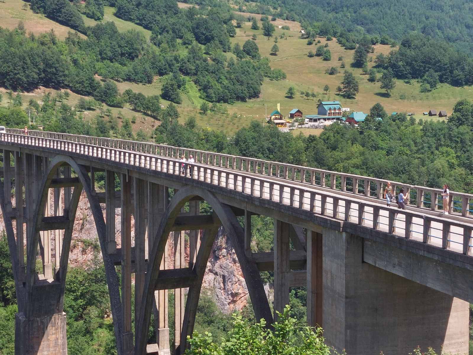 TARA ZAMUĆENA Potraga za djecom nastavlja se sjutra