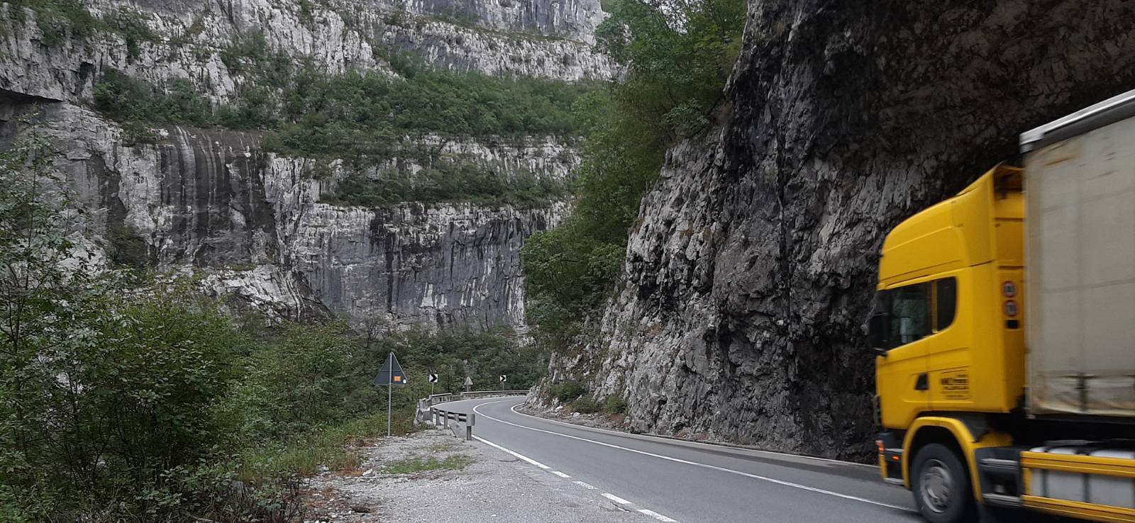 STANJE NA PUTEVIMA: U zonama radova mogu se očekivati povremena ograničenja ili obustave