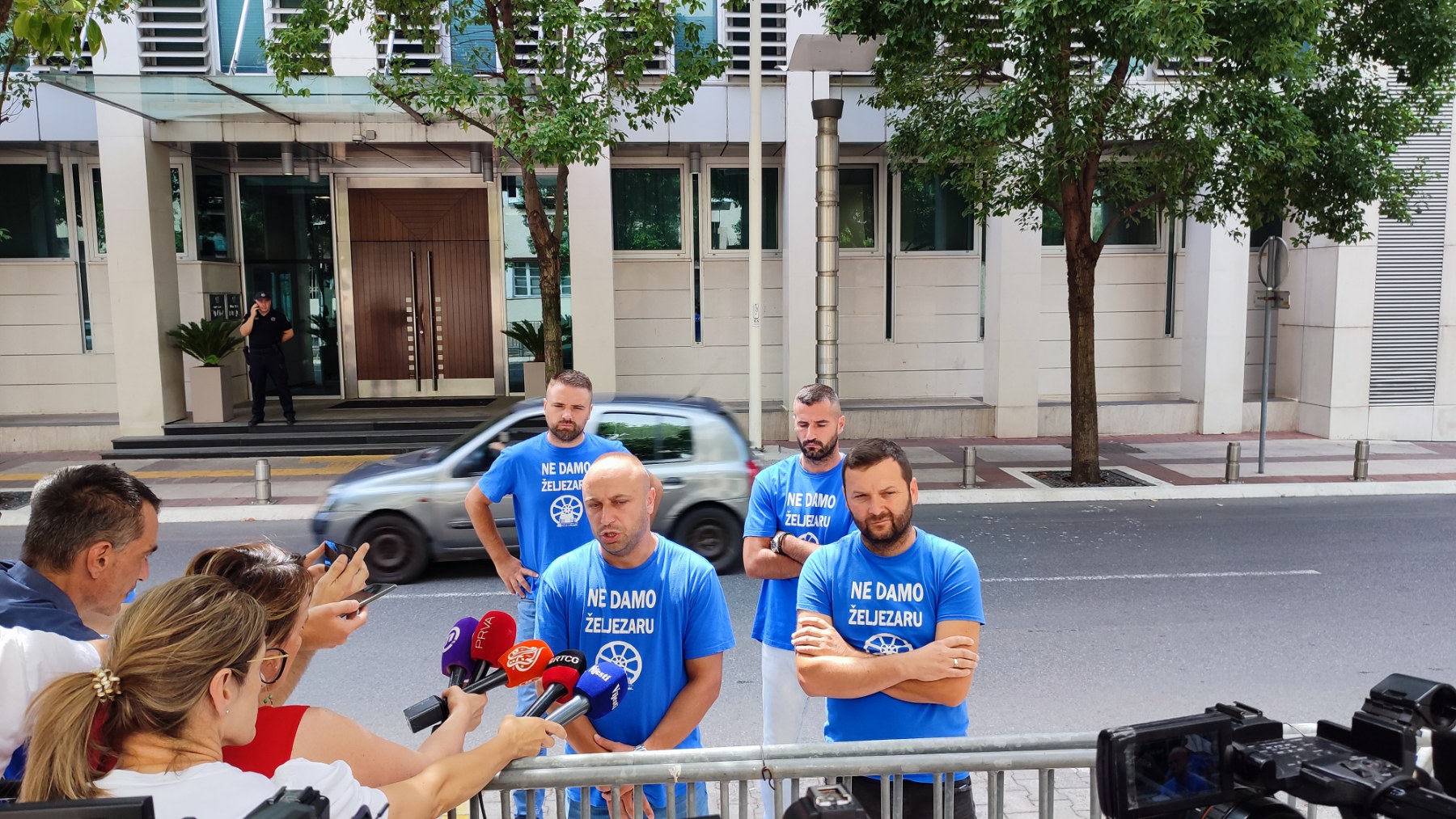 ZAKAZAN SASTANAK ŽELJEZARACA I ABAZOVIĆA: Radnici očekuju rješenje situacije