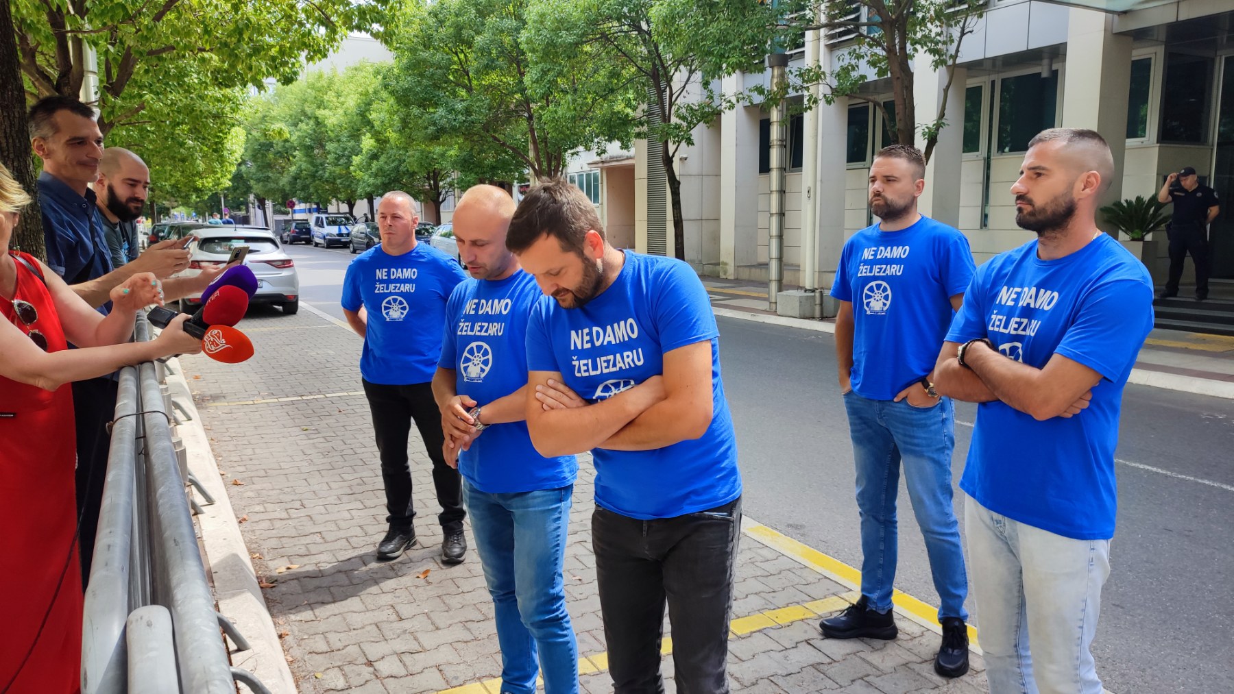 POZIVAJU SUGRAĐANE! Počela isplata otpremnina, radnici Željezare najavili žešći protest