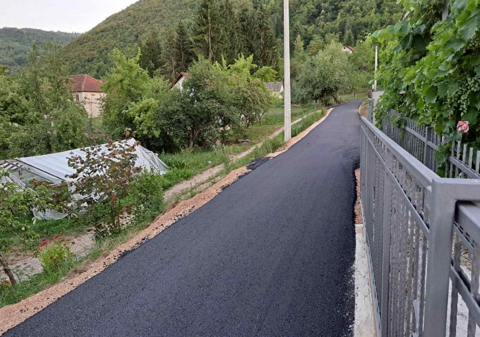 U tri beranska sela lutajuća stoka uništava imanja